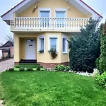 Modern & Cozy House With 3 Bed And Garden