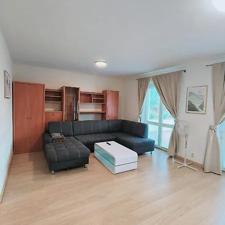 Modern & Cozy House With 3 Bed And Garden Братислава