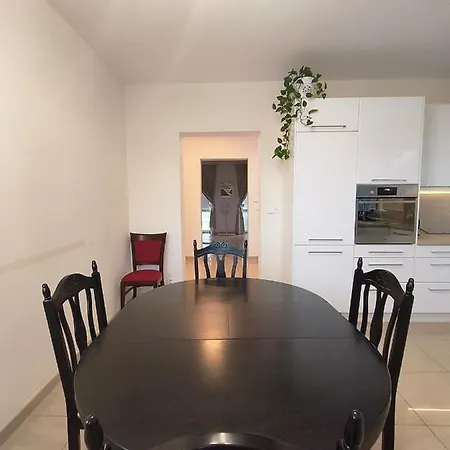 Modern & Cozy House With 3 Bed And Garden Prázdninový dům Bratislava