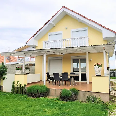 Vakantiehuis Modern & Cozy House With 3 Bed And Garden *