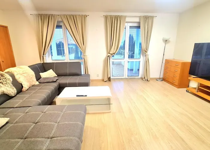 Modern & Cozy House With 3 Bed And Garden Prázdninový dům