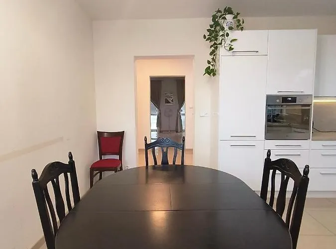 Modern & Cozy House With 3 Bed And Garden Prázdninový dům Bratislava