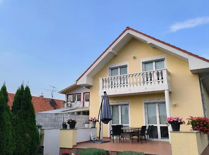 Prázdninový dům Modern & Cozy House With 3 Bed And Garden Bratislava