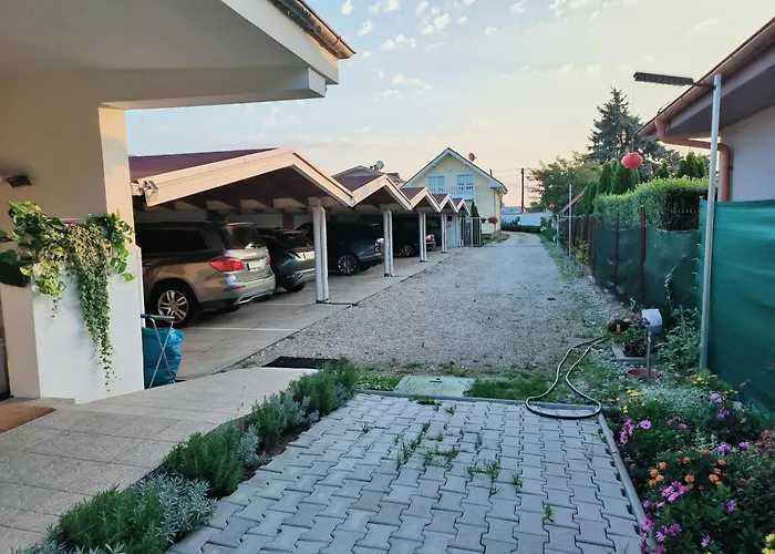 Modern & Cozy House With 3 Bed And Garden Prázdninový dům Bratislava