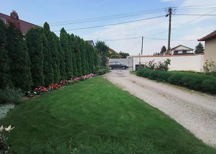 Modern & Cozy House With 3 Bed And Garden Prázdninový dům