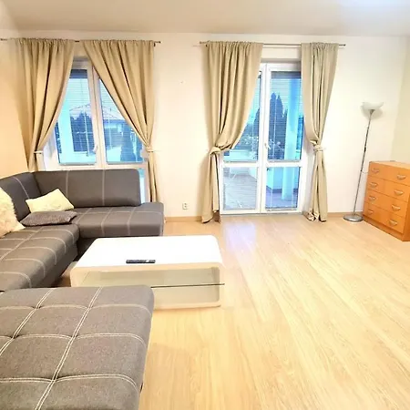 Modern & Cozy House With 3 Bed And Garden Dovolenkový dom