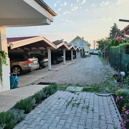 Modern & Cozy House With 3 Bed And Garden Dovolenkový dom Bratislava