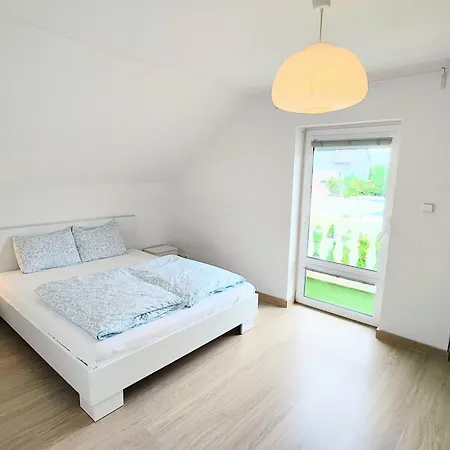 Modern & Cozy House With 3 Bed And Garden Dovolenkový dom *