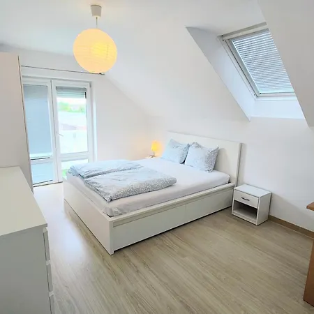 Modern & Cozy House With 3 Bed And Garden Dovolenkový dom